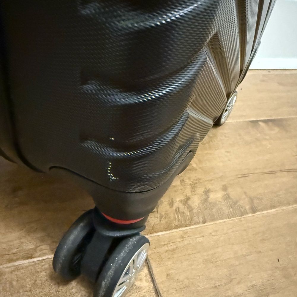ALMOST NEW Madisson Varna 55cm suitcase - Picture 7 of 9